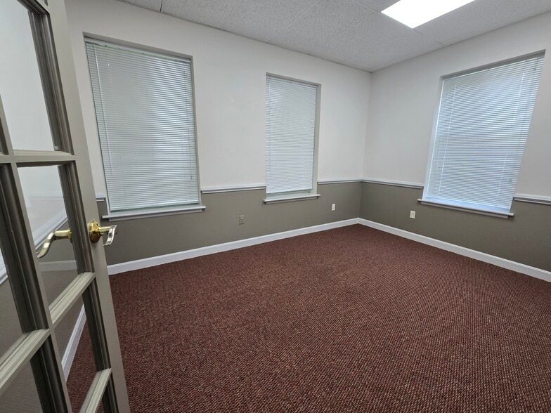 More Photos Of 10901 Indian Head Hwy, Fort Washington Office For Sale