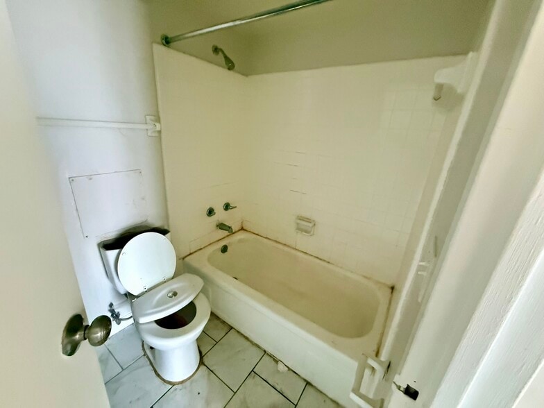 More Photos Of 911-913 Rogers Pl, Cincinnati Apartments For Sale