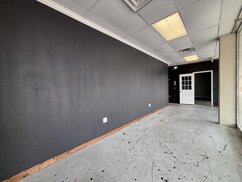More Photos Of 50 Lack Ln, Clute General Retail For Lease