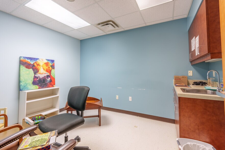More Photos Of 727 Cox Creek Pky, Florence Healthcare For Sale