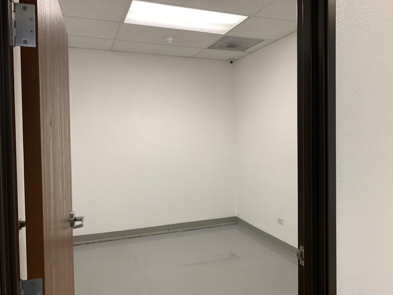 More Photos Of 7505 E Harvard Ave, Denver Flex For Sale