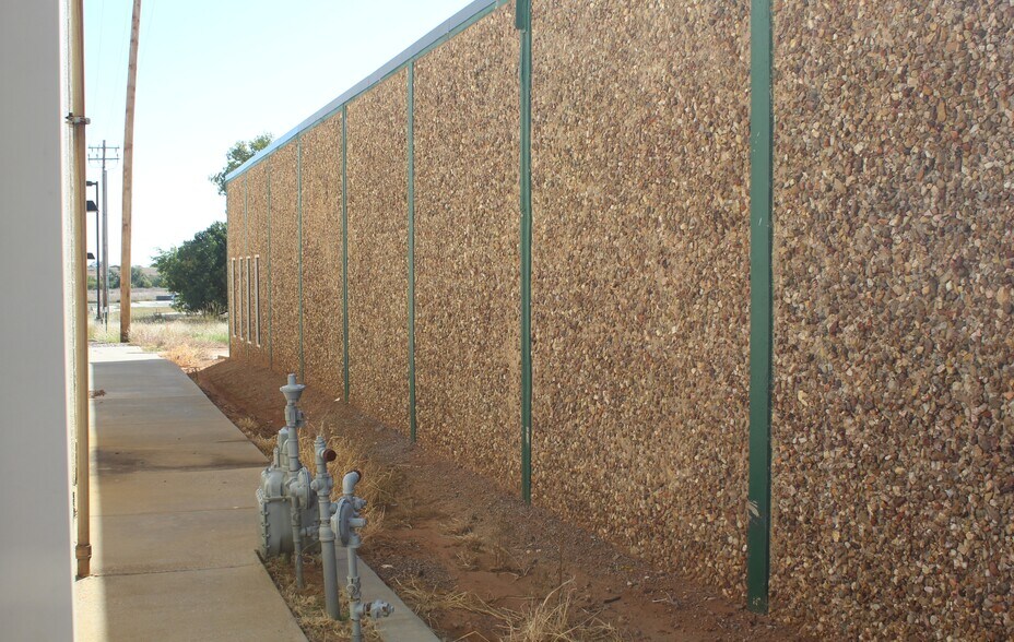 More Photos Of 1421 34th St, Woodward Service For Sale