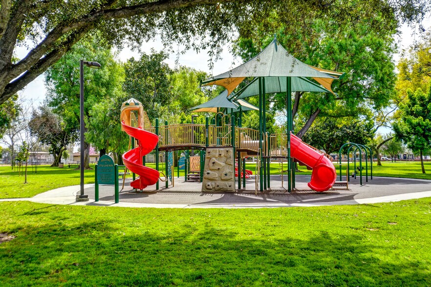 More Photos Of 10919 Pioneer Blvd, Santa Fe Springs Apartments For Sale