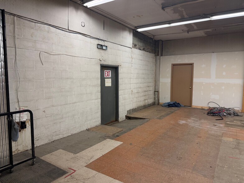 More Photos Of 221 Cherry Ave NE, Canton Distribution For Lease