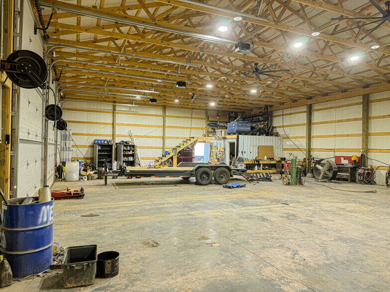More Photos Of 5050 US-79, Paris Warehouse For Sale