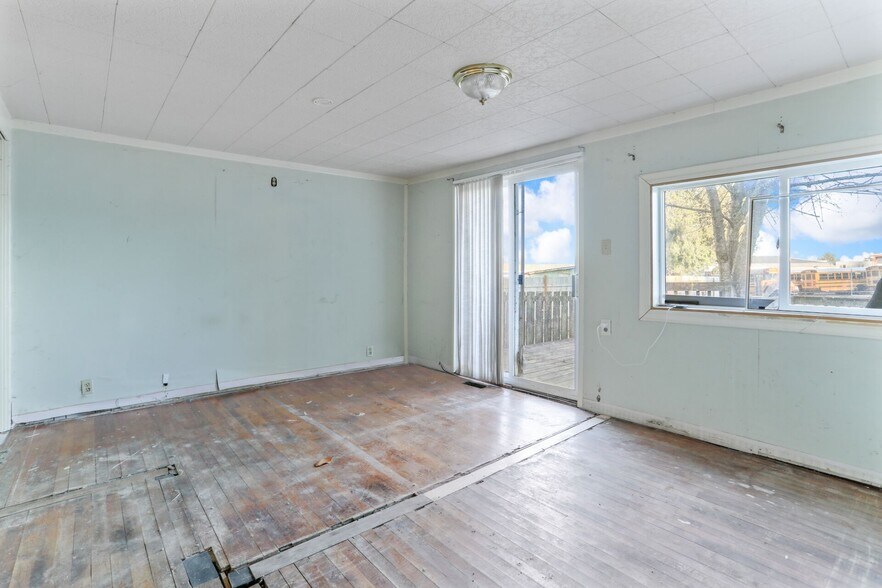 More Photos Of 6350 NE 66th Ave, Portland Flex For Sale