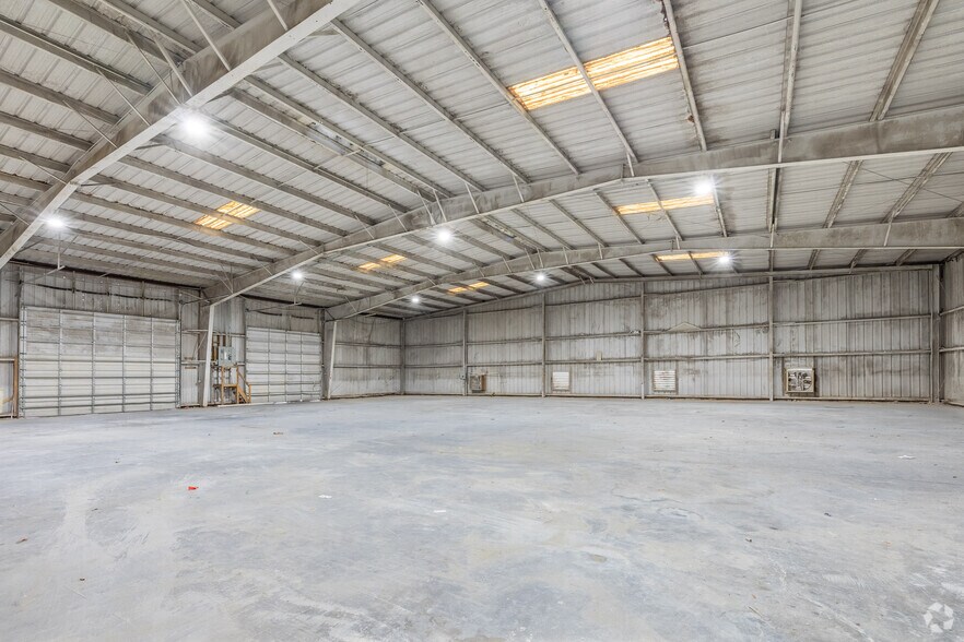 Primary Photo Of 6740 Tower Dr, Hudson Manufacturing For Sale