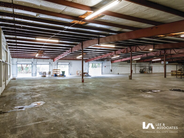 More Photos Of 10980 Enterprise Ave, Bonita Springs Warehouse For Lease