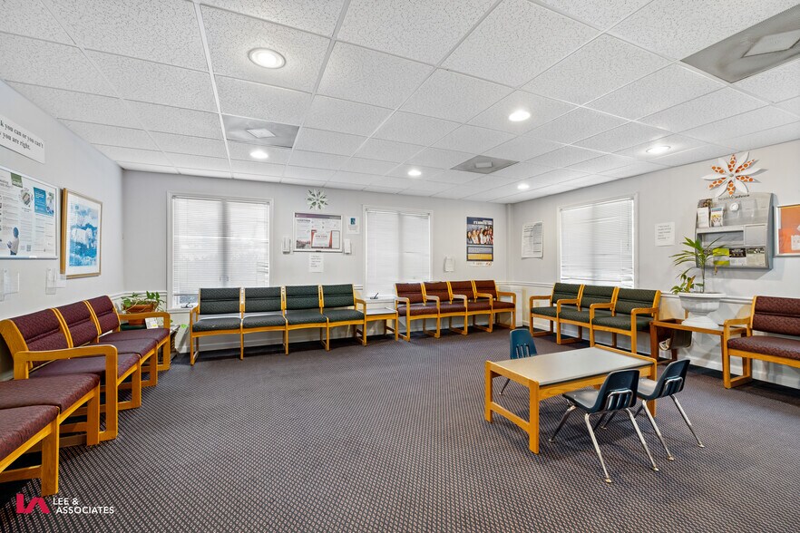 More Photos Of 1686 Roswell Rd, Marietta Office For Sale