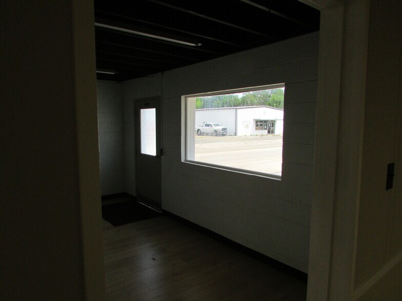 More Photos Of 1907 N 11th St, Muskogee Office For Lease