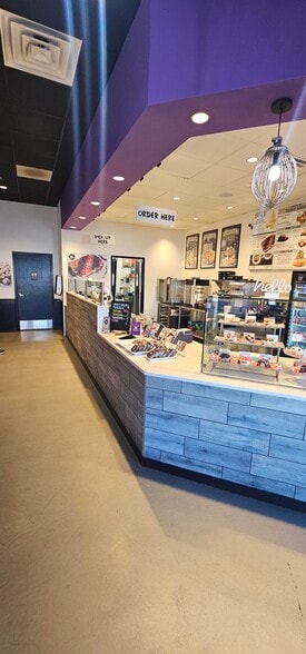 More Photos Of 7370-7392 S Olympia Ave, Tulsa General Retail For Lease