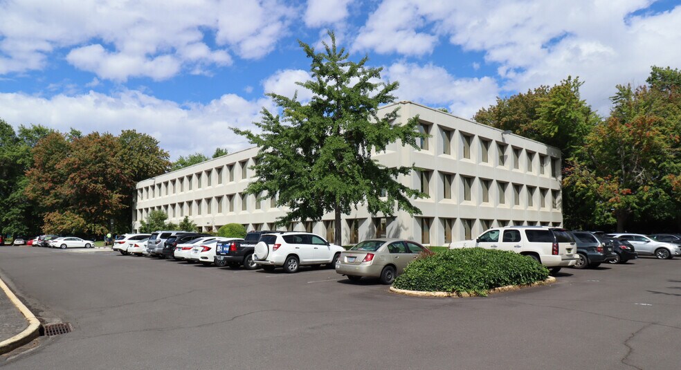 More Photos Of 1500 Valley River Dr, Eugene Unknown For Lease