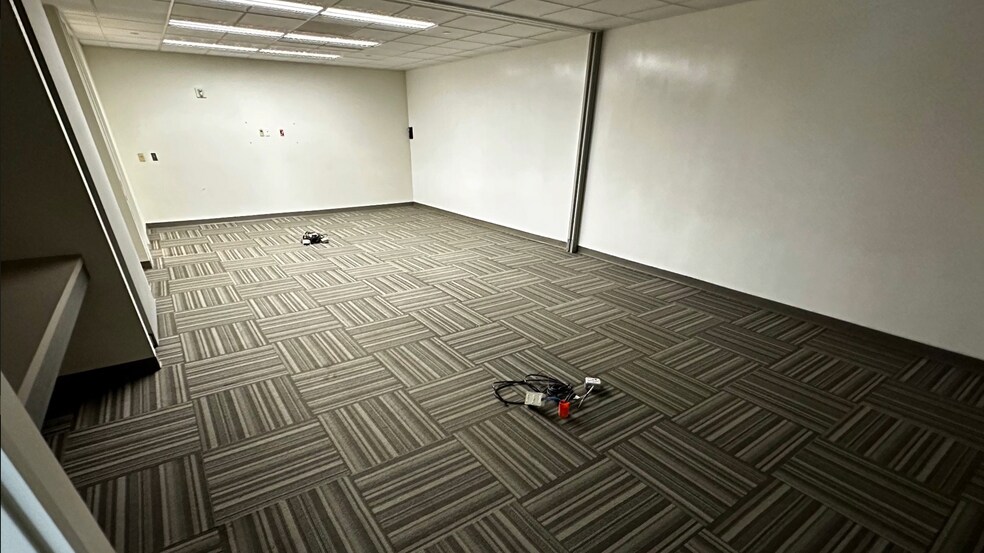 More Photos Of 750 Holiday Dr, Pittsburgh Office Residential For Lease