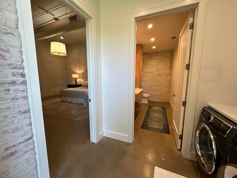More Photos Of 4775 Memphis St, Dallas Light Distribution For Sale