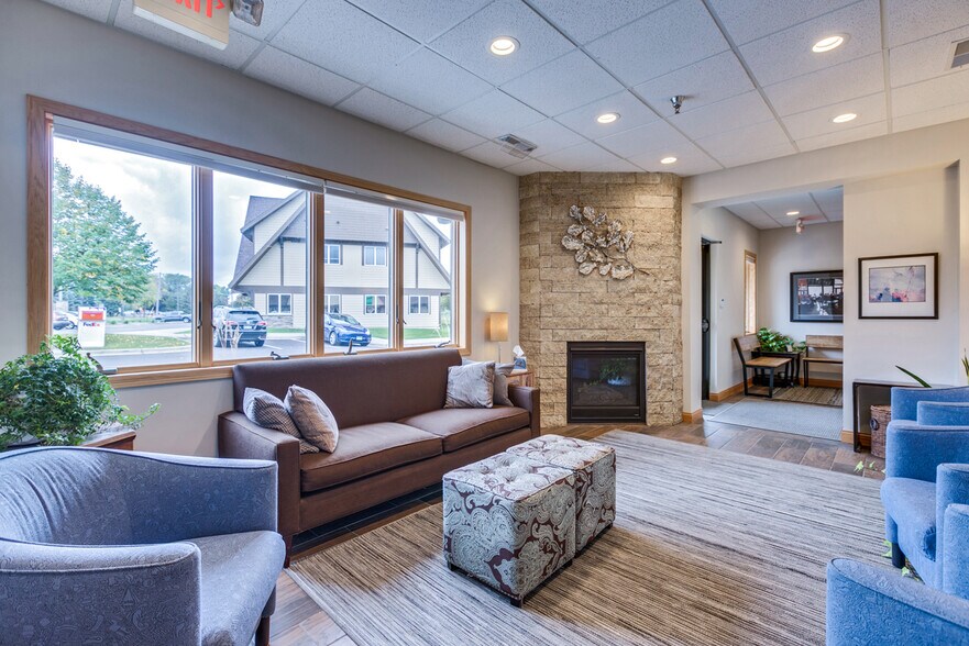 More Photos Of 2127 County Road D E, Maplewood Office For Sale