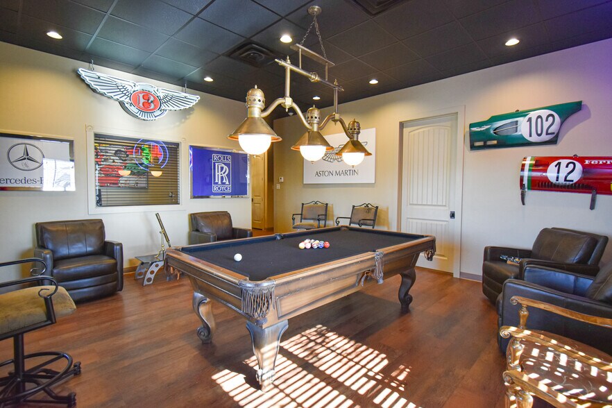 More Photos Of 7906 S Broadway Ave, Tyler Office Residential For Sale