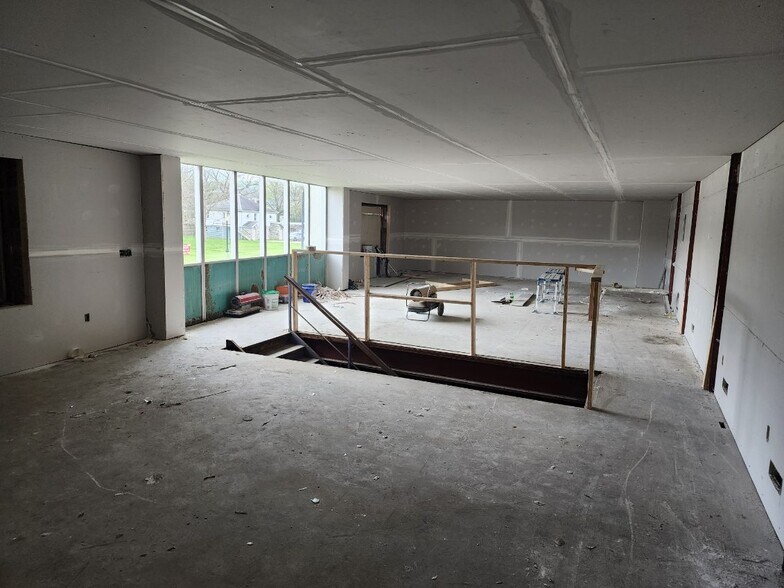 More Photos Of 1558 Washington St E, Charleston Light Manufacturing For Lease