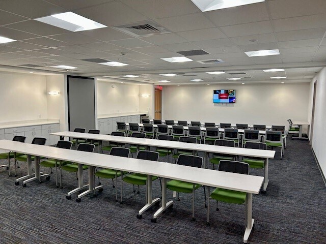 More Photos Of 4502 Woodland Corporate Blvd, Tampa Unknown For Lease