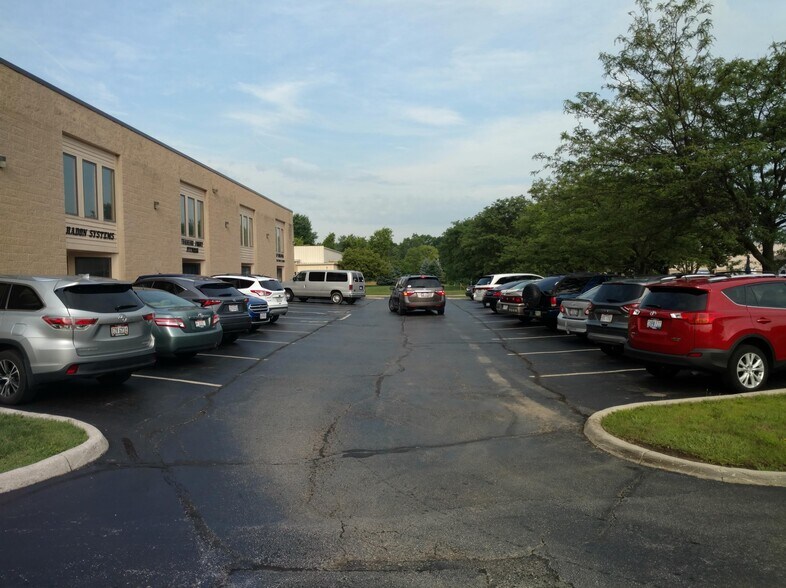 More Photos Of 5890-5898 Chandler Ct, Westerville Flex For Lease