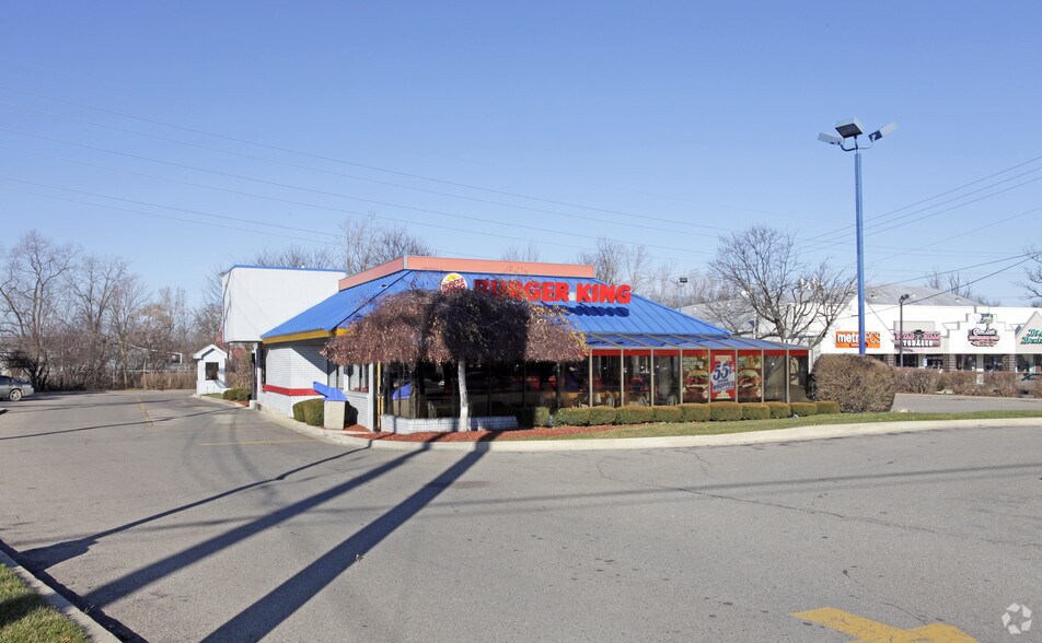 More Photos Of 1113 E West Maple Rd, Walled Lake General Retail For Sale