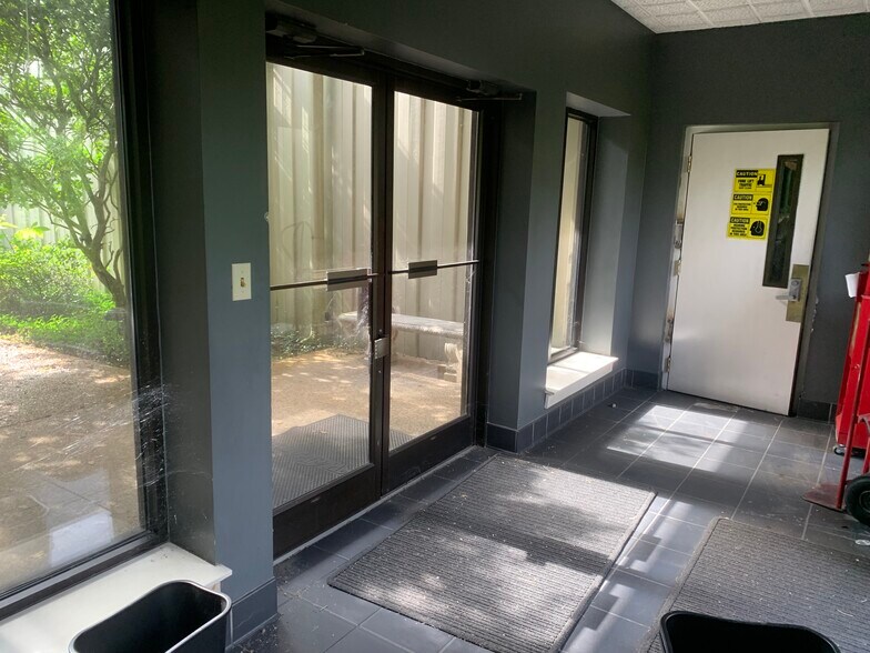 More Photos Of 207 Dunson St, Andalusia Light Distribution For Sale