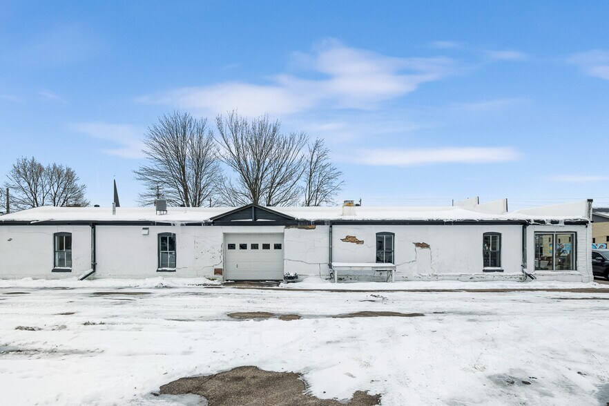 More Photos Of 219 Jefferson St, Waupaca Storefront Retail Office For Sale