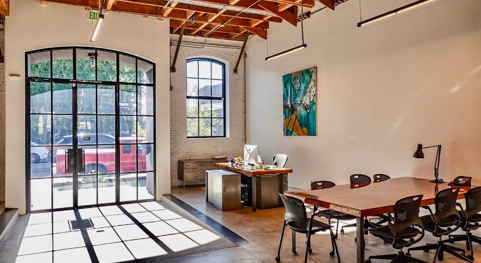More Photos Of 2143 Bay St, Los Angeles Office For Lease