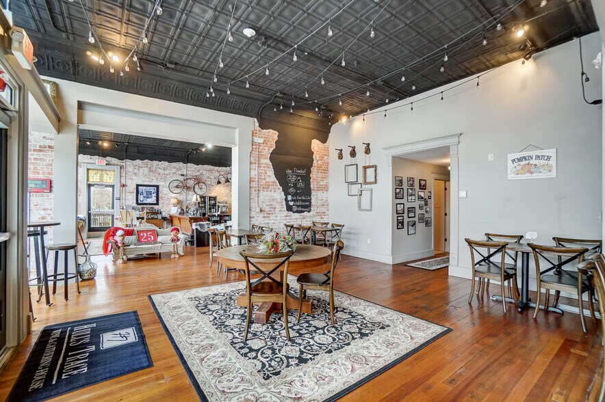 More Photos Of 105 E Liberty St, Arlington Restaurant For Sale