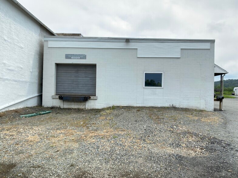 More Photos Of 1862 Tollgate Rd, Palm Warehouse For Lease