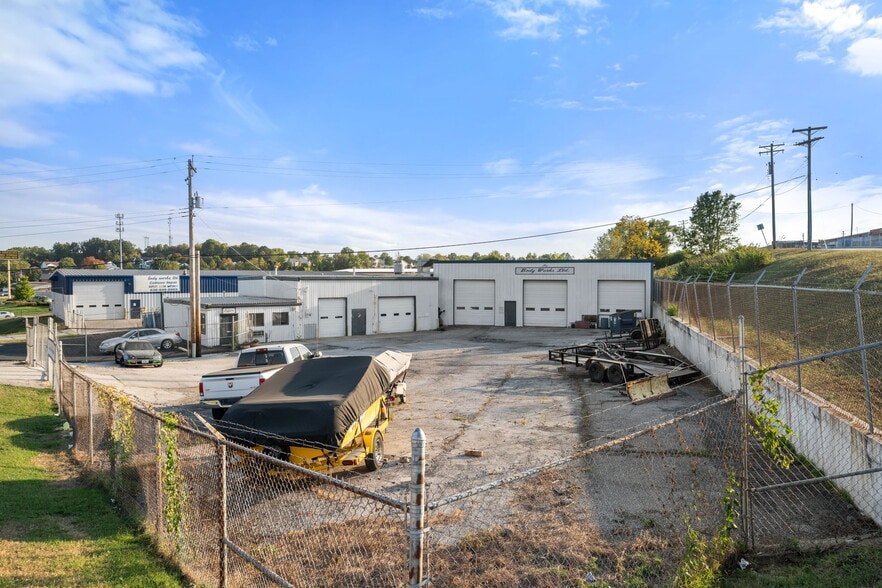 More Photos Of 875 Friedens Rd, Saint Charles Service For Sale