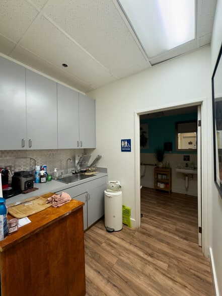 More Photos Of 77682 Country Club Dr, Palm Desert General Retail For Sale