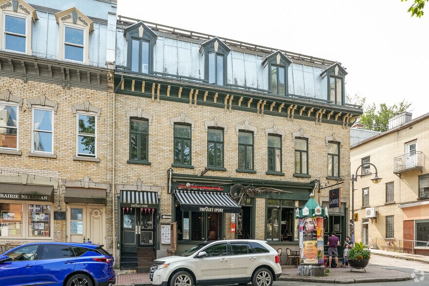 More Photos Of 475 Rue Saint-Jean, Québec General Retail For Sale