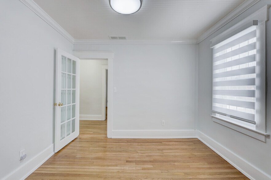 More Photos Of 2520 Rochester Rd, Royal Oak Office For Lease