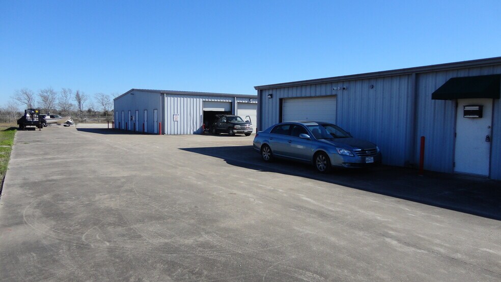 More Photos Of 8935 Baker St, Santa Fe Self Storage For Sale