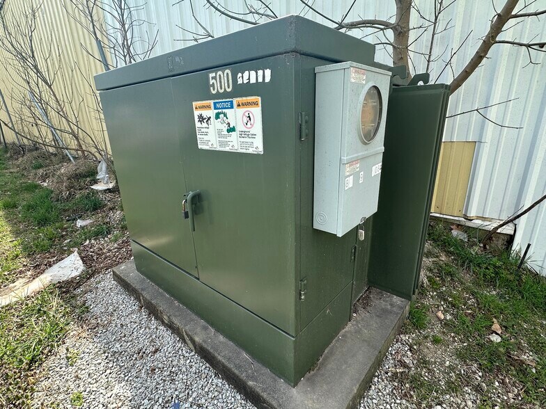 More Photos Of 102 S Main St, Mountain Grove Warehouse For Sale