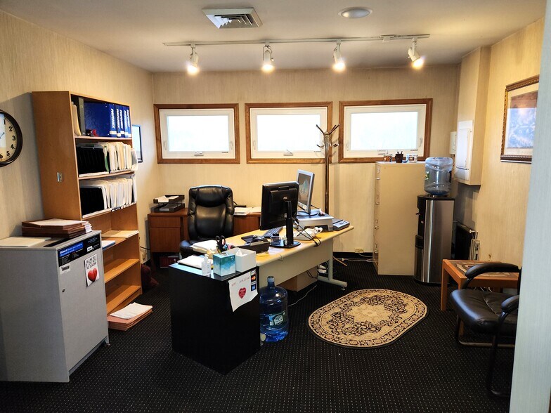 More Photos Of 87 S Main St, Newtown Office For Sale