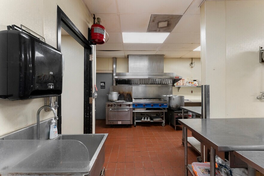 More Photos Of 7373 Comfort Inn Dr, Warrenton General Retail For Sale