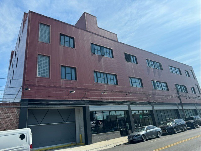 More Photos Of 4805 Metropolitan Ave, Ridgewood Light Distribution For Lease