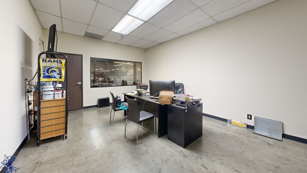 More Photos Of 5801 S Alameda St, Los Angeles Manufacturing For Sale