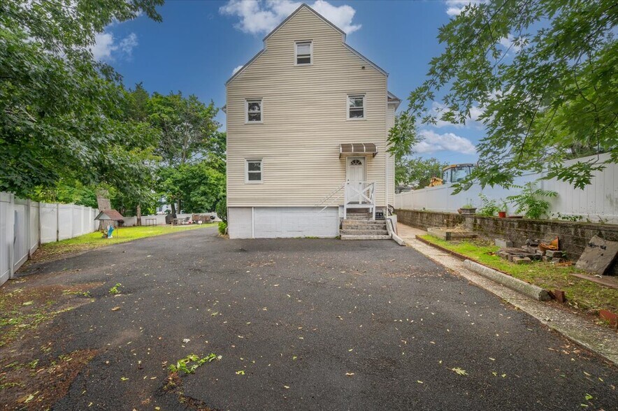 More Photos Of 95 Grant St, Rye Brook Multifamily For Sale