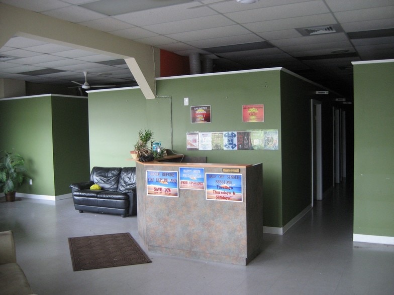 More Photos Of 1173 Queen St, Southington Freestanding For Sale