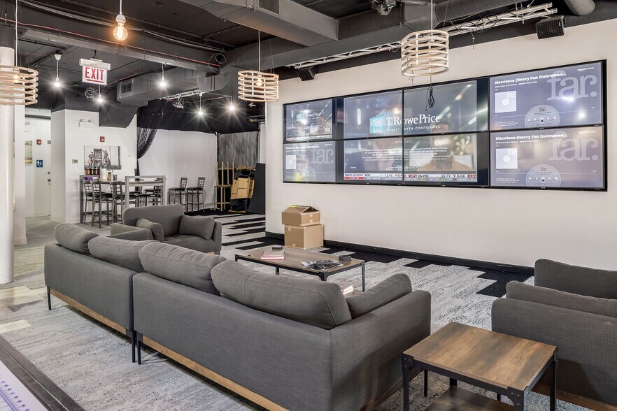 More Photos Of 517 Green Bay Rd, Wilmette Storefront Retail Office For Lease