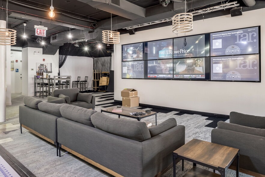 More Photos Of 517 Green Bay Rd, Wilmette Storefront Retail Office For Lease