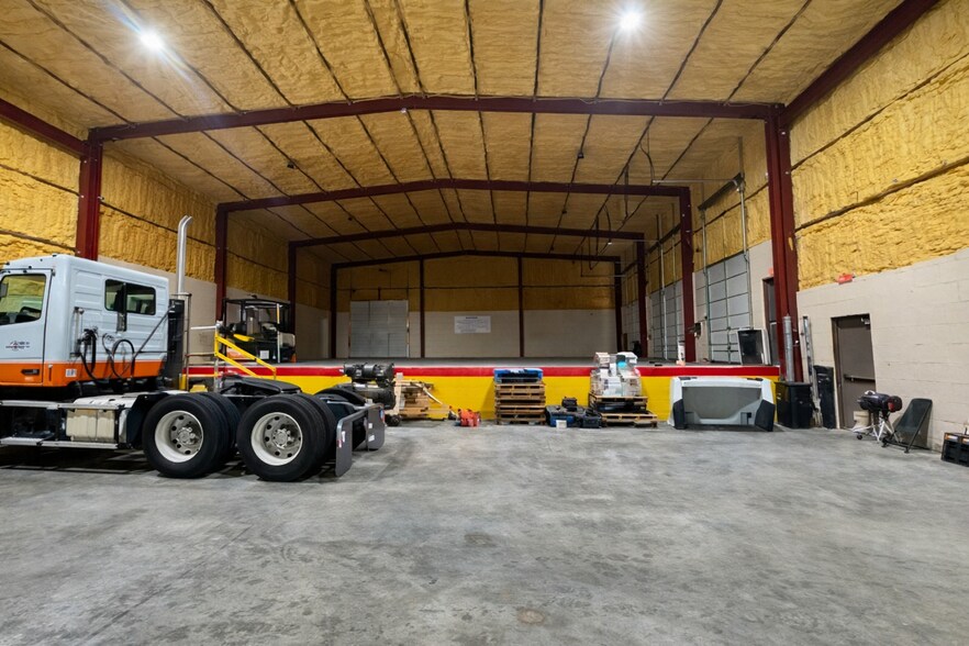 More Photos Of 13703 Cabezut Dr, Laredo Warehouse For Lease