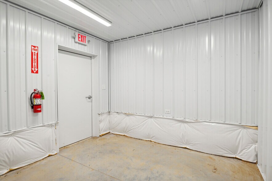 More Photos Of 1600 Porter Rd, Bear Distribution For Lease