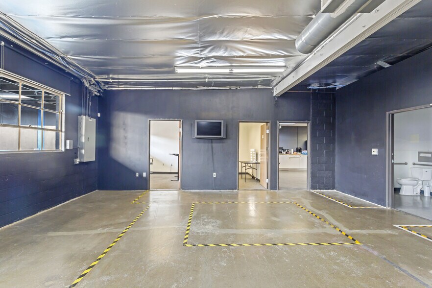 More Photos Of 315 S Flower St, Burbank Warehouse For Lease