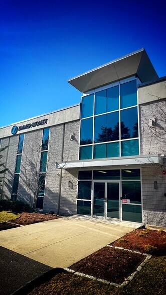 More Photos Of 10 Oceana Way, Norwood Office For Lease