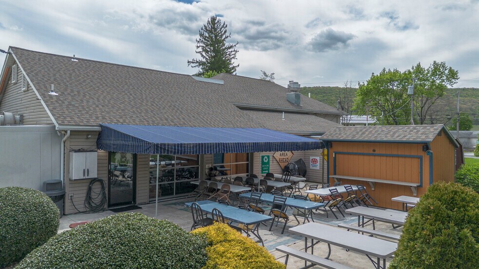 More Photos Of 13524 S Eagle Valley Rd, Tyrone Restaurant For Sale