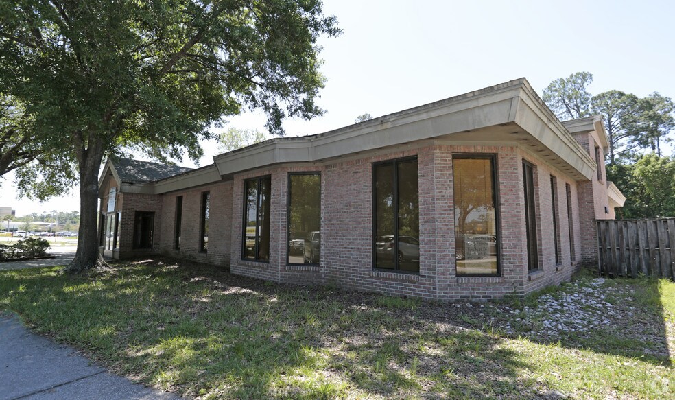 More Photos Of 502 Wells Rd, Orange Park General Retail For Sale