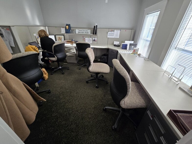 More Photos Of 927-935 MA-6A, Yarmouth Port Office For Sale